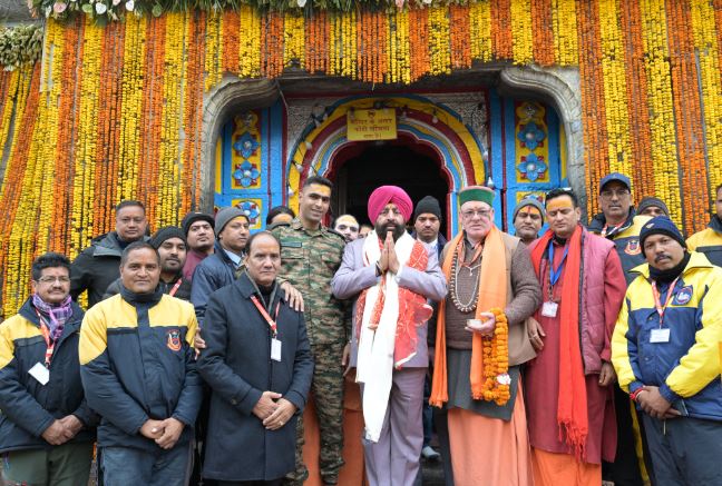 केदारनाथ धाम पहुंचे राज्यपाल, बाबा केदार के दर्शन कर किया रुद्राभिषेक