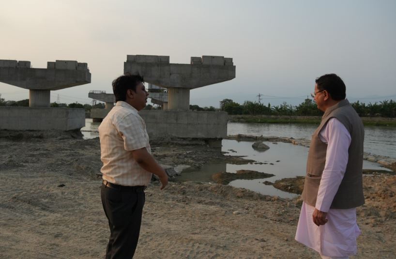 CM ने किया भारत-नेपाल सीमा पर बन रहे ड्रायपोर्ट फोरलेन मार्ग का निरीक्षण
