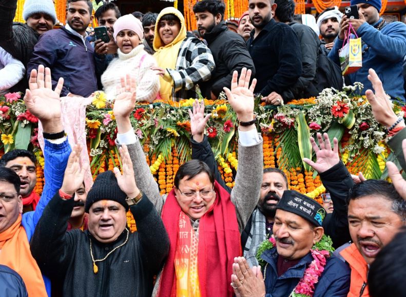 सीएम धामी चारों धाम में कपाट खुलने के दिन रहे मौजूद, यात्रा को दी नए ऊर्जा