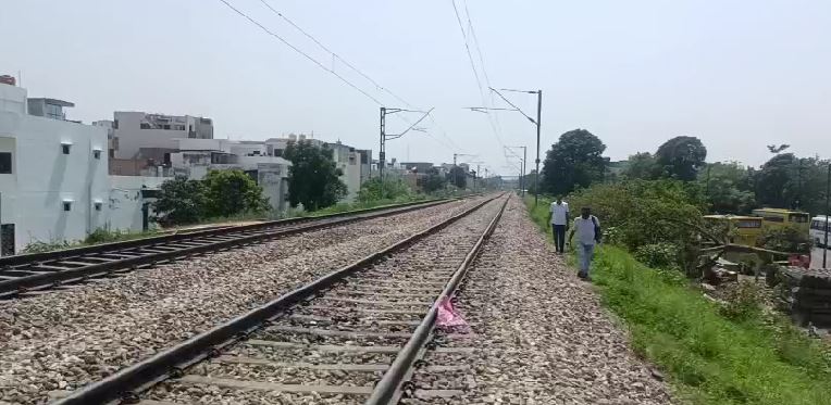 दंपति ने वंदे भारत के सामने कूदकर की आत्महत्या haridwar