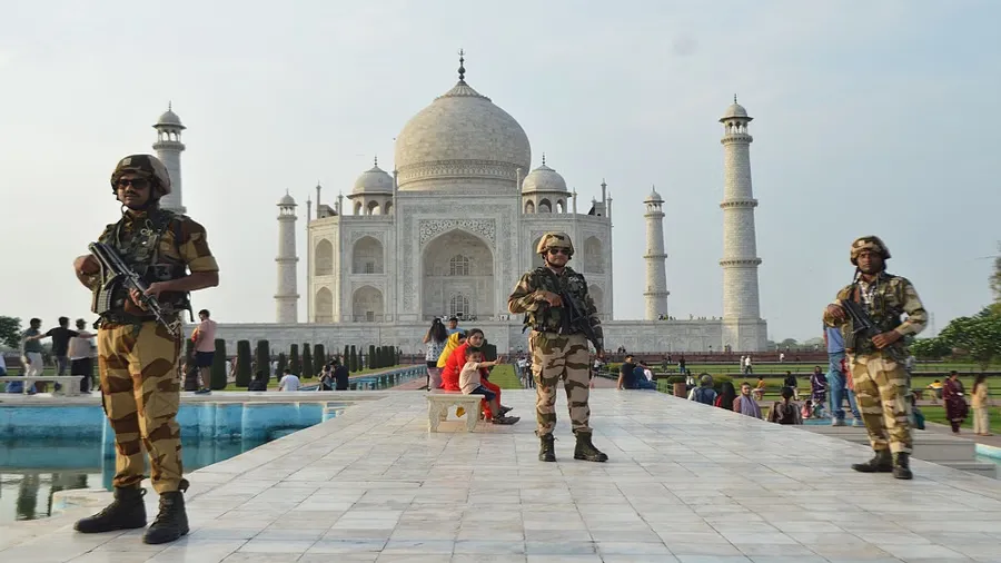 taj-mahal-bomb-threat-security-alert