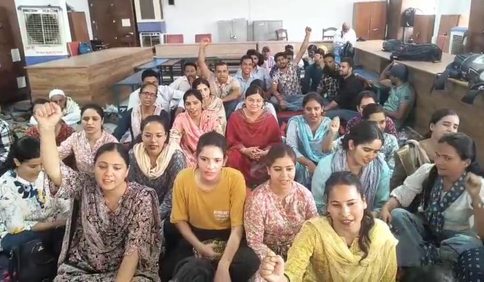 तीन दिवसीय हड़ताल पर बैठे प्रदेशभर के पटवारी