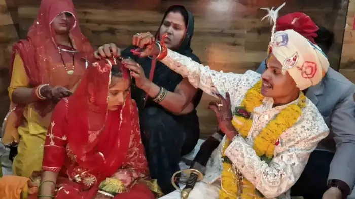 MP rajgarh-news bride-fell-ill-groom-wed-her-in-hospital