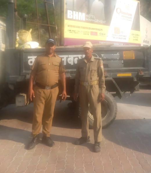 अवैध खनन के खिलाफ सख्ती, पुलिस ने किया रेत से भरा ट्रक सीज