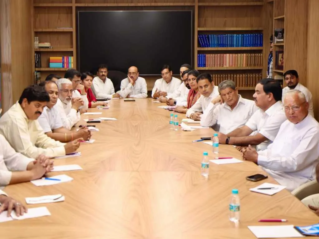 uttarakhand-congress-meeting-delhi-rahul-gandhi