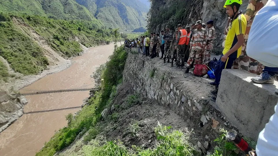 rudraprayag-bus-accident-rescue-operation-continues