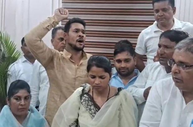 भगवानपुर BDC बैठक रद्द होने पर मचा बवाल, सड़क पर उतरे जनप्रतनिधि