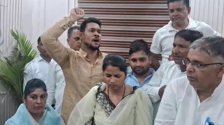 भगवानपुर BDC बैठक रद्द होने पर मचा बवाल, सड़क पर उतरे जनप्रतनिधि