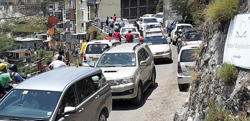 मसूरी : जाम में फंसने से बुजुर्ग पर्यटक की मौत, दिल्ली से आए थे घूमने
