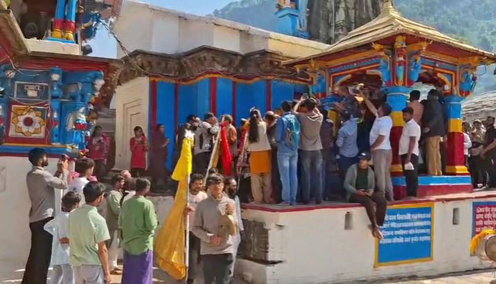 ओंकारेश्वर मंदिर में उमड़ रहा श्रद्धा का सैलाब, 32 हजार से अधिक श्रद्धालुओं ने किए दर्शन