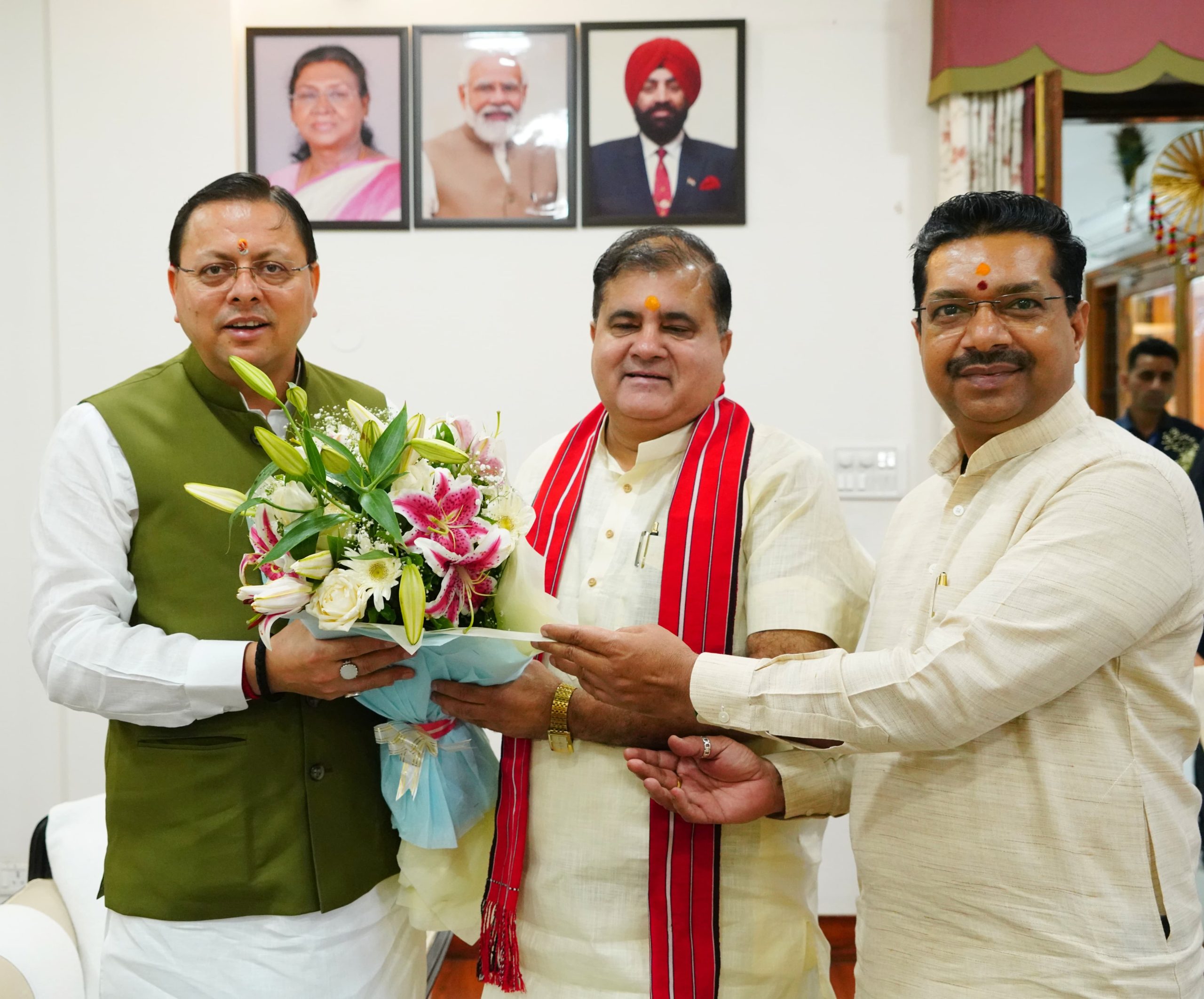 सीएम धामी ने महेंद्र भट्ट को दी प्रदेश अध्यक्ष बनने पर बधाई