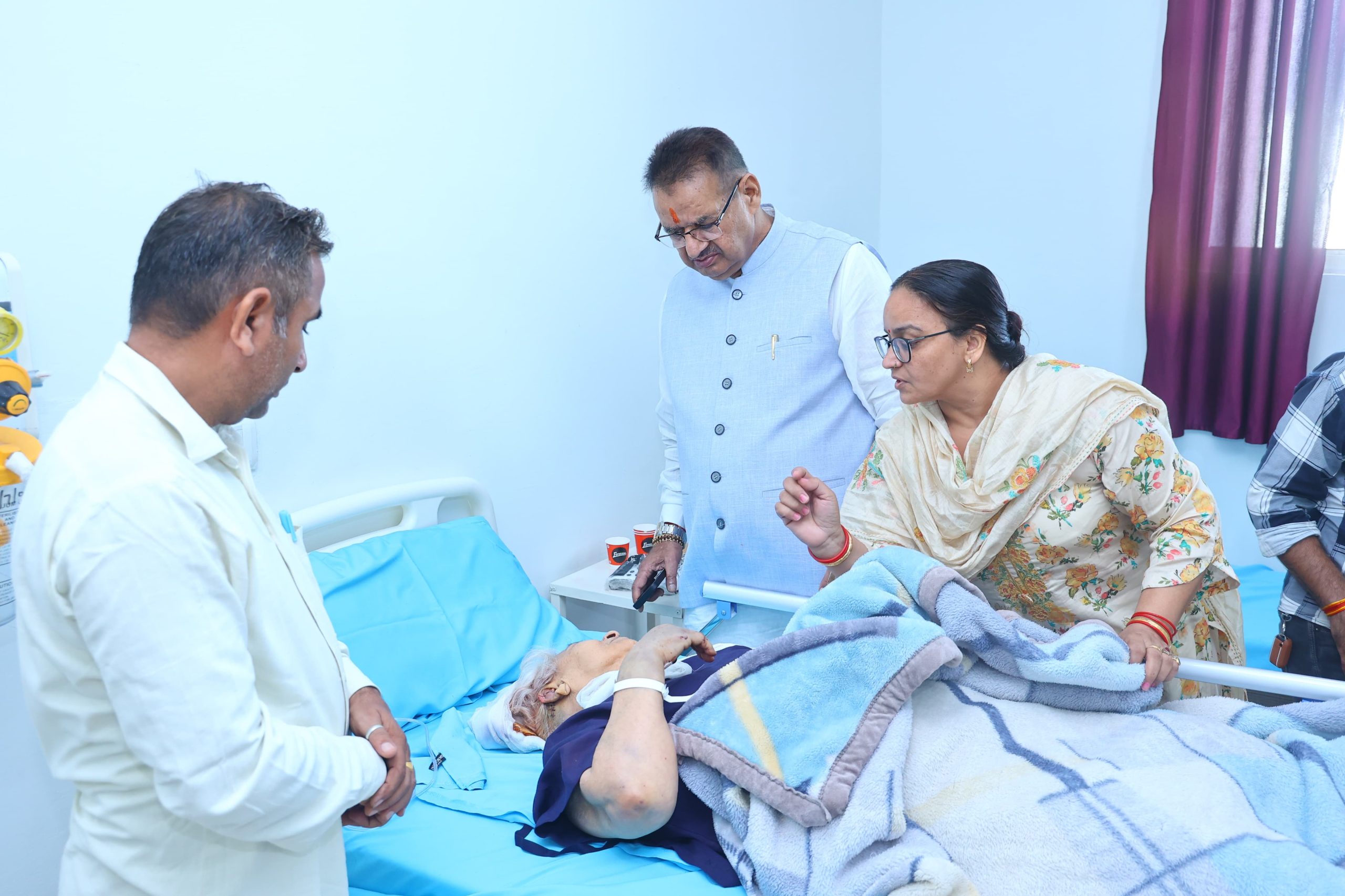 गणेश जोशी ने जाना पीड़िता का हाल, रॉटवीलर कुत्तों के हमले में हुई थी महिला घायल