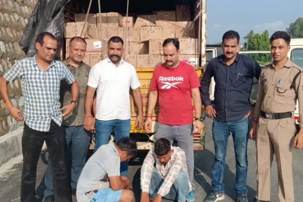 वोटर्स को लुभाने के लिए ले जाई जा रही थी शराब, पुलिस ने की बरामद