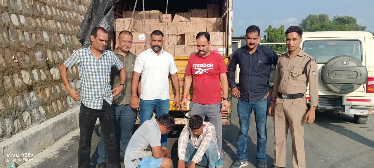 वोटर्स को लुभाने के लिए ले जाई जा रही थी शराब, पुलिस ने की बरामद