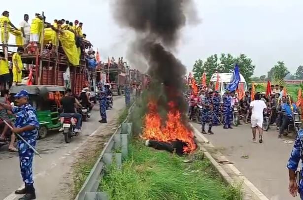 हरिद्वार में अचानक आग का गोला बनी कांवड़िए की बाइक, मची चीख-पुकार