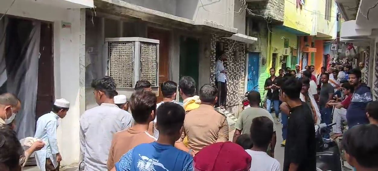 काशीपुर : घर के अंदर से बरामद हुआ युवक का शव, इलाके में मची सनसनी