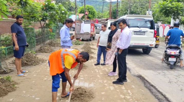 अब सड़क पर छिपकर कूड़ा फेंकने वालों की खैर नहीं, नगर निगम ने लगाए CCTV कैमरे