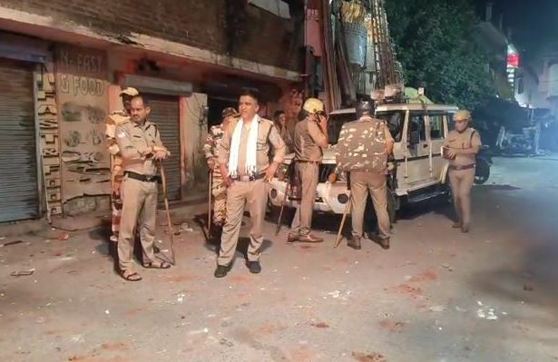 मंगलौर में मामूली विवाद को लेकर आमने सामने आए दो पक्ष, जमकर चलते ईंट-पत्थर