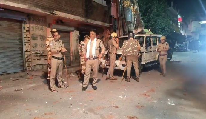 मंगलौर में मामूली विवाद को लेकर आमने सामने आए दो पक्ष, जमकर चलते ईंट-पत्थर