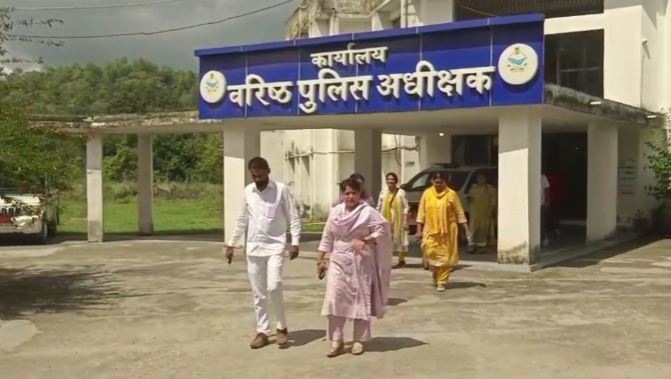 महिला कांग्रेस अध्यक्ष ने की पीड़िता से मुलाकात